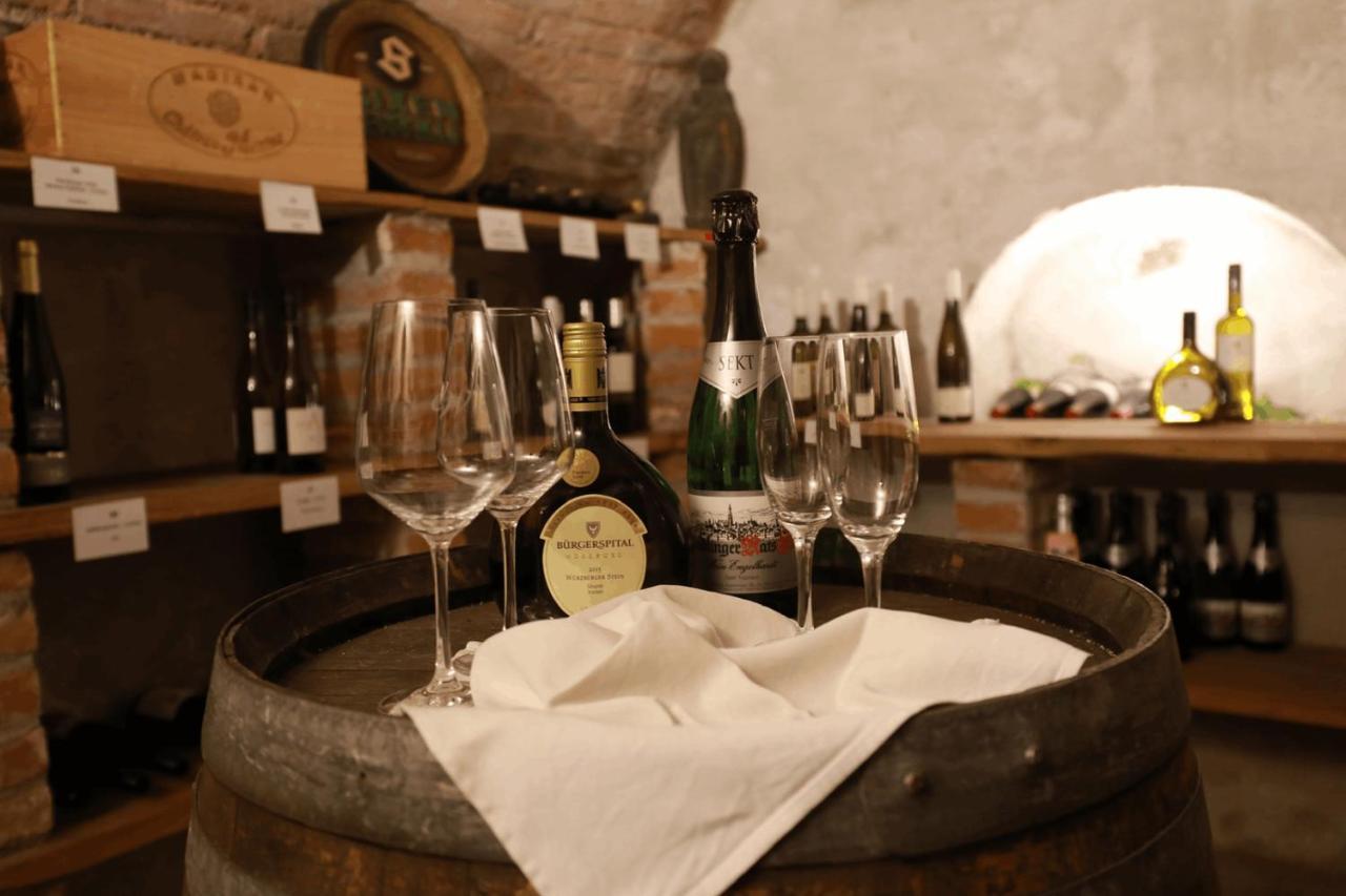 Готель Weinstube Sinas Brettl Нердлінген Екстер'єр фото